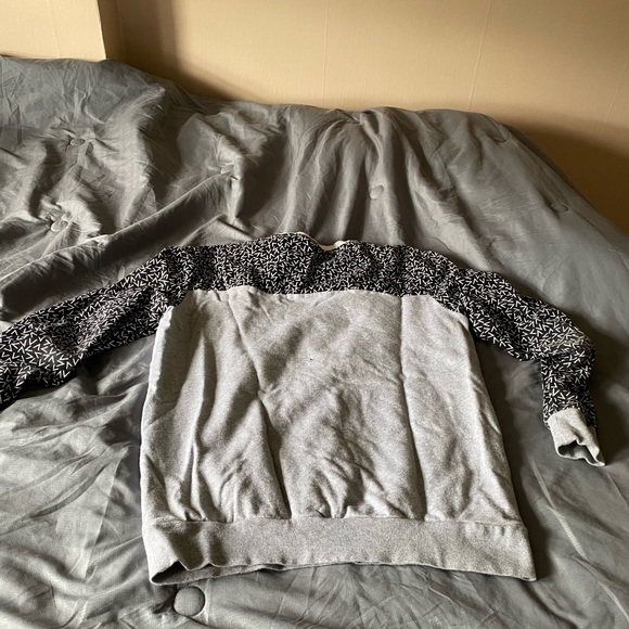 Sweatshirt - Picture 4 of 5